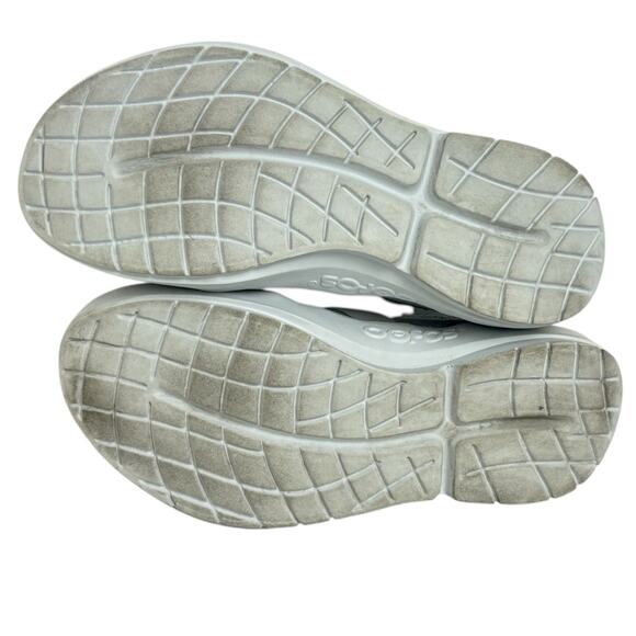 Oofos Women's OOmg Low Gray White Size 9.5 - Picture 8 of 10